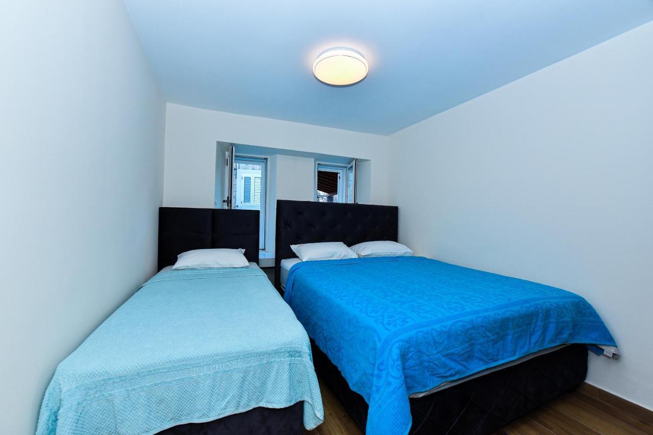 Apartments Galija Petrovac Lux Bagian luar foto