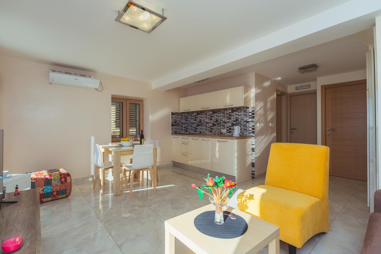 Apartments Galija Petrovac Lux Bagian luar foto
