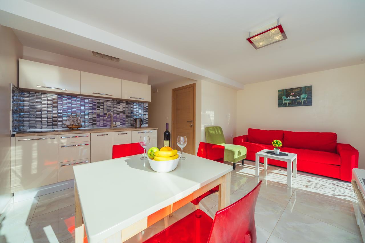 Apartments Galija Petrovac Lux Bagian luar foto